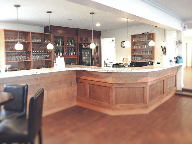 West Kelowna Yacht Club - Full Service Bar